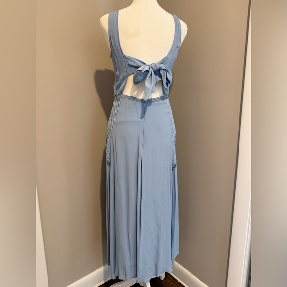 Reiss stunning blue dress size 4 never worn
Open back with tie - Picture 10 of 16